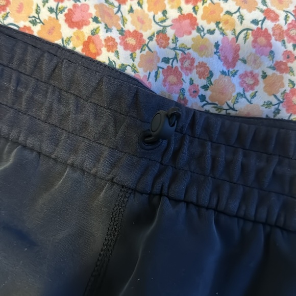 Lululemon Scuba Pants - first edition - Picture 3 of 4